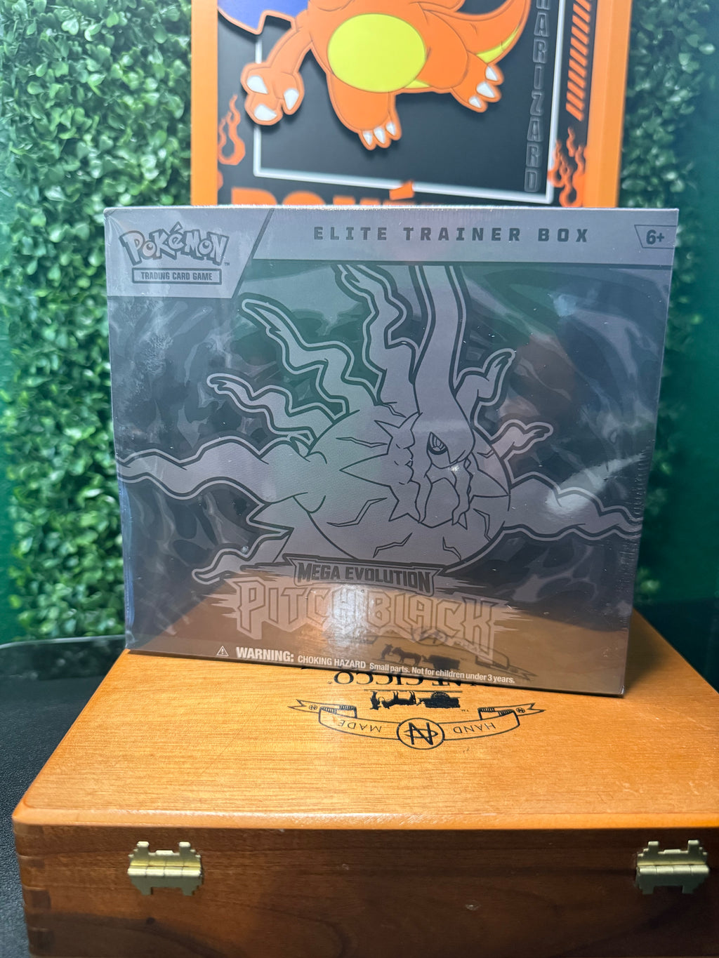 Pokémon TCG Mega Evolution: Pitch Black Elite Trainer Box